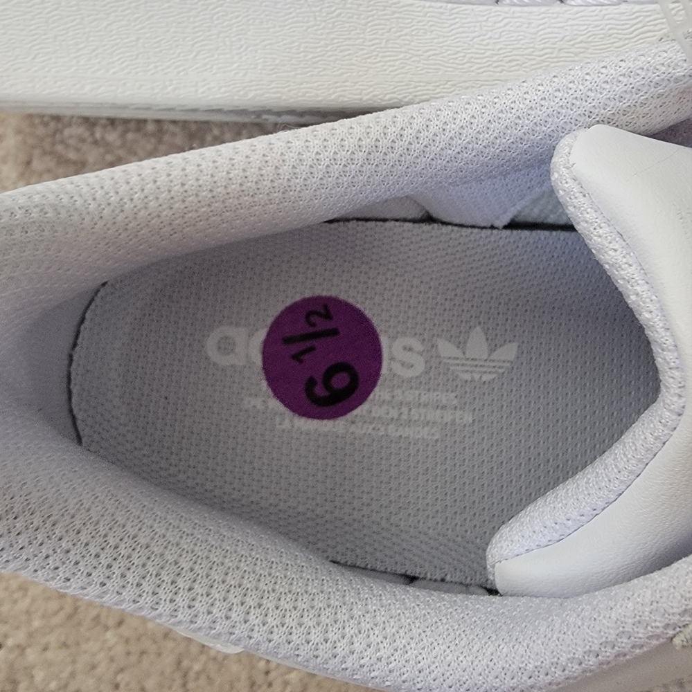 NWT! Adidas All-White Superstar Sneakers  6.5 big kid/ men , 8 women - Picture 5 of 7